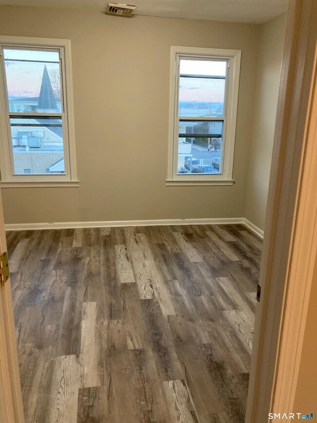 Photo - 235 Deacon St