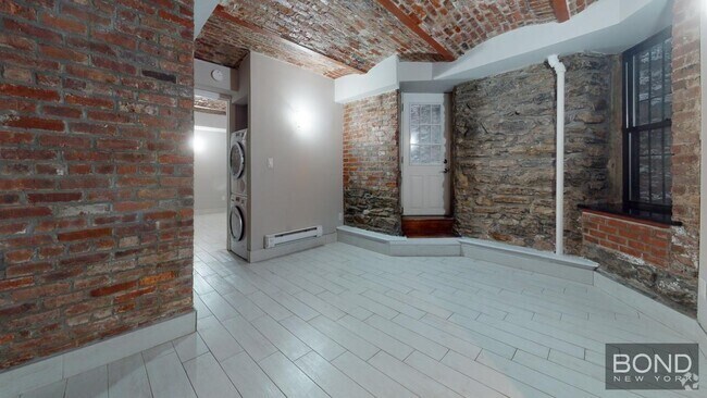 Building Photo - 336 E 18th St Unit CW Rental