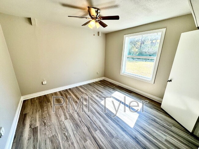 Photo - 1816 W Oakwood St