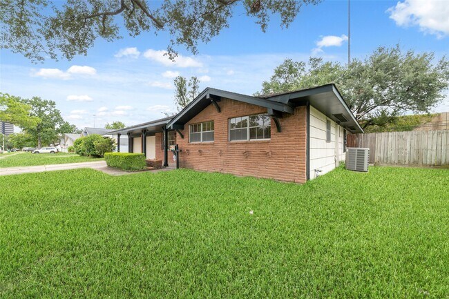 Photo - 7615 Barberton Dr