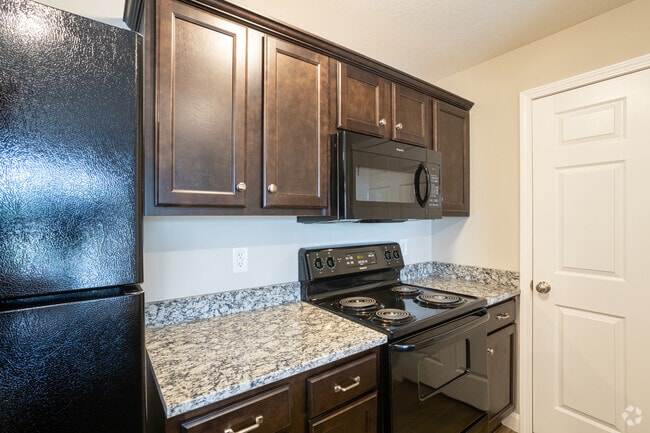 2BR, 2BA - 1,192 SF - Kitchen