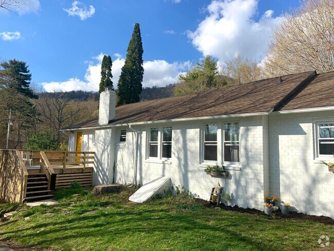 Building Photo - WALK TO ASU AND DOWNTOWN BOONE - Historic ... Rental