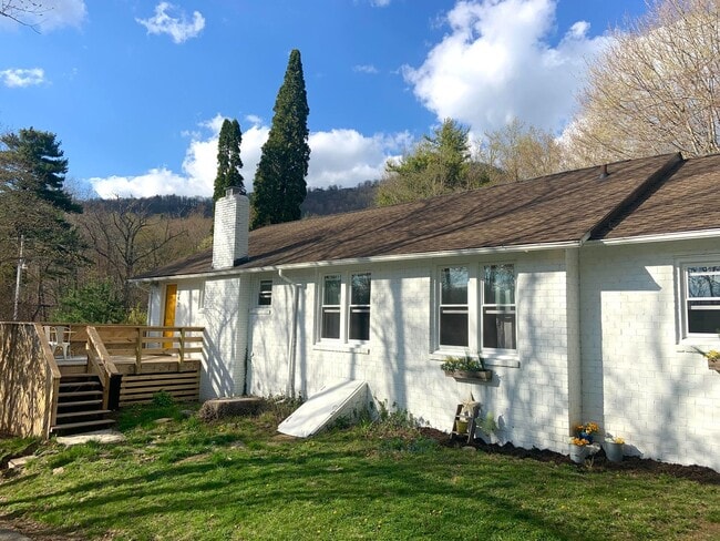 Building Photo - WALK TO ASU AND DOWNTOWN BOONE - Historic ... Rental