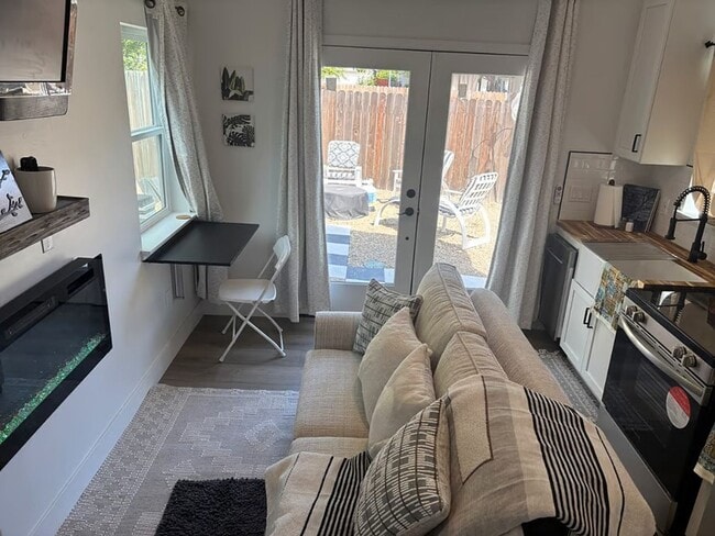Building Photo - Charming Backyard Studio – All Utilities I... Rental
