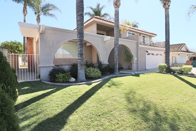 Building Photo - Live in Style in the Heart of Camarillo! Rental