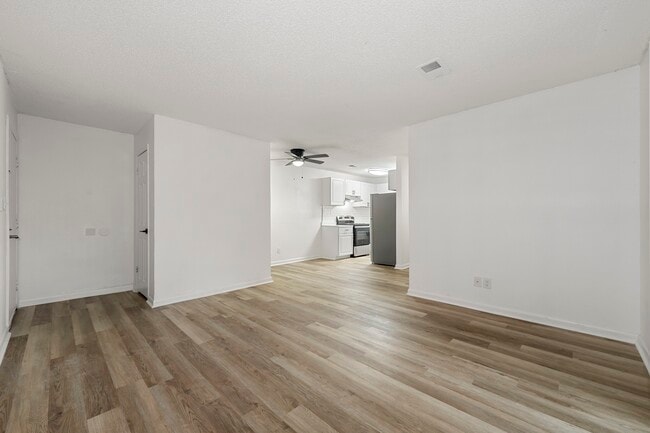 Living Area - Sterling Glen Apartments