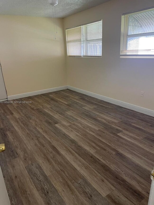 Photo - 7101 Park St