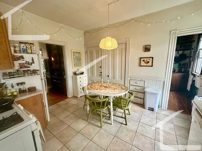 Photo - SPACIOUS OAK SQUARE 3 BED! GOOD DEAL!!