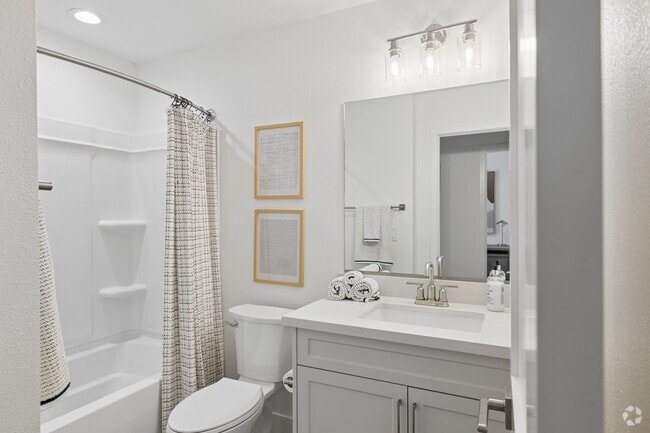 4BR, 4BA - 2,163SF - Bathroom