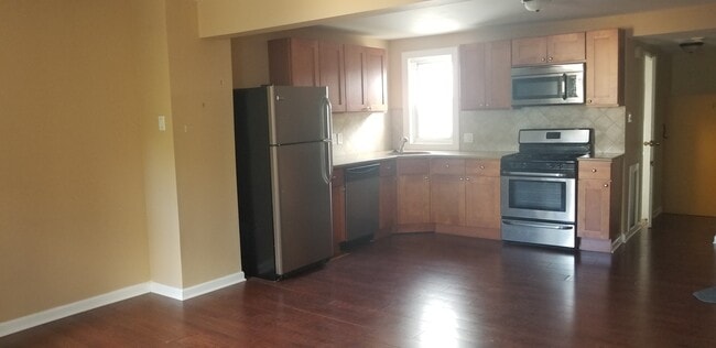 Building Photo - 614 Wharton St Unit 3