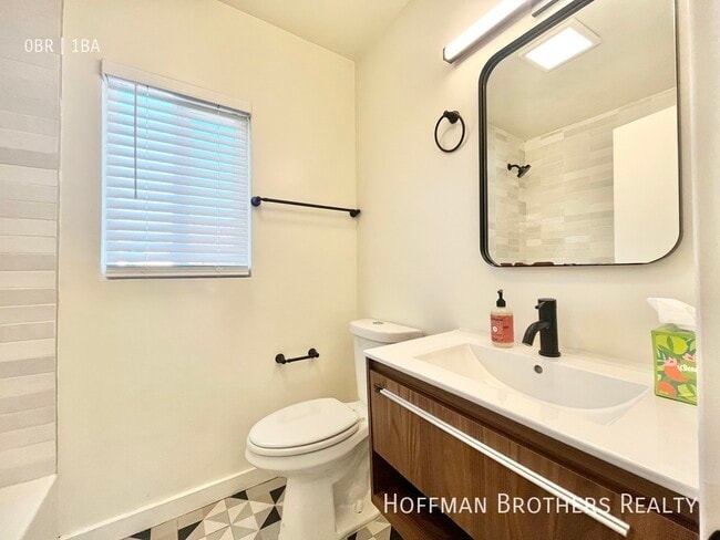 Photo - 254 Normandie Ave Unidad 8