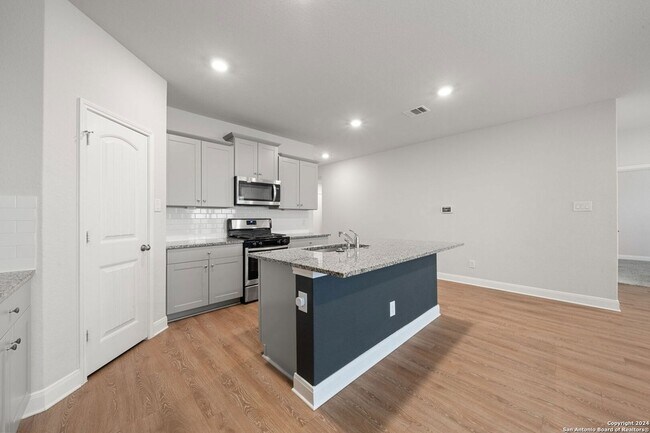 1080 Amble Oak