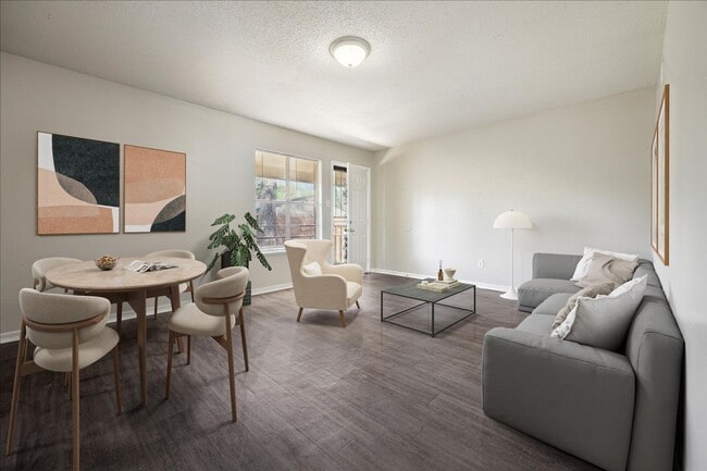 Welcome to Holmes Pointe Apartments!