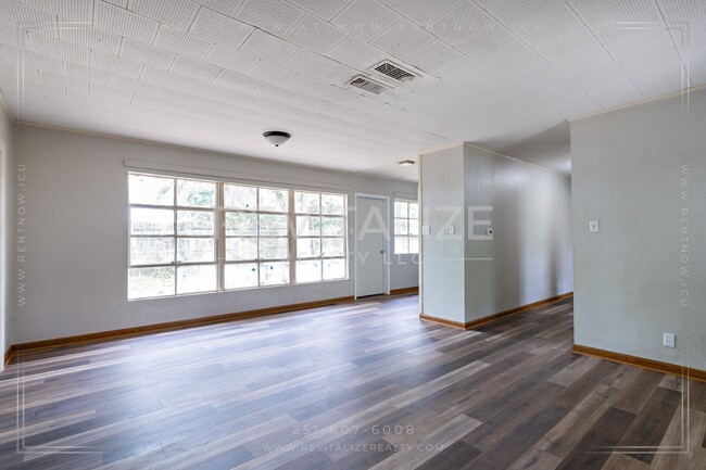 Photo - Newly Renovated 4 Bed / 2 Bath Home in Mobile!