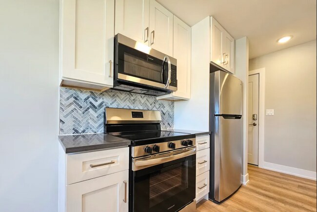 Photo - 531 W Aldine Ave