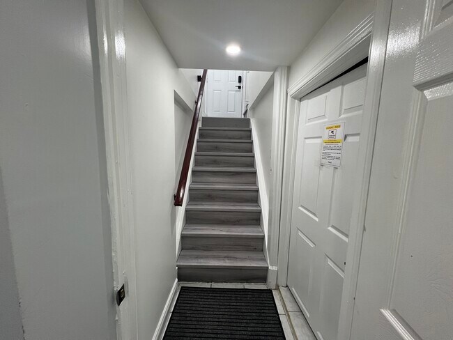 Photo - 11 Queen St S