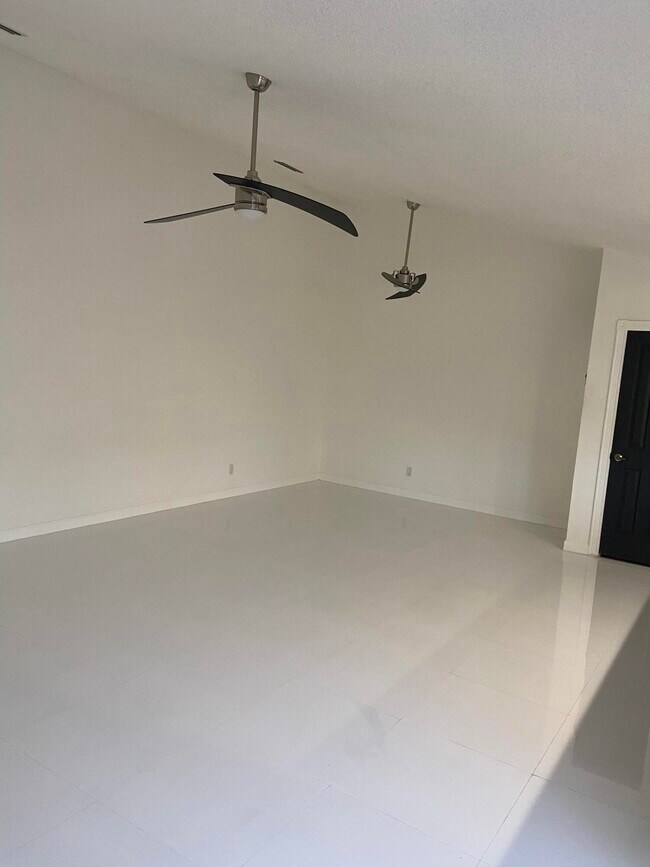 Photo - 2102 Appleton Ct