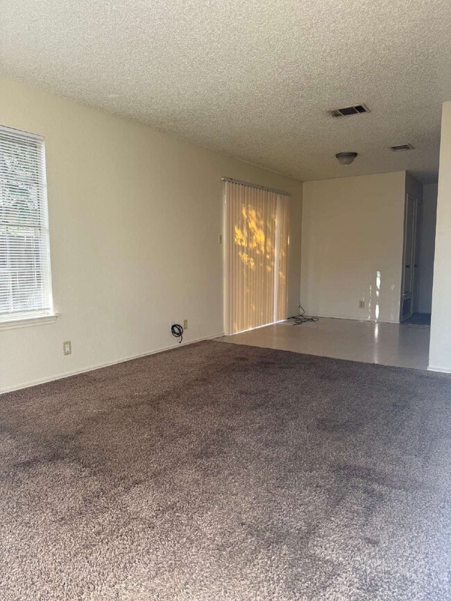 Building Photo - Affordable Three Bed/Two Bath in Leon Vall... Rental