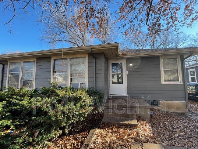 Building Photo - 2304 S Broadview St