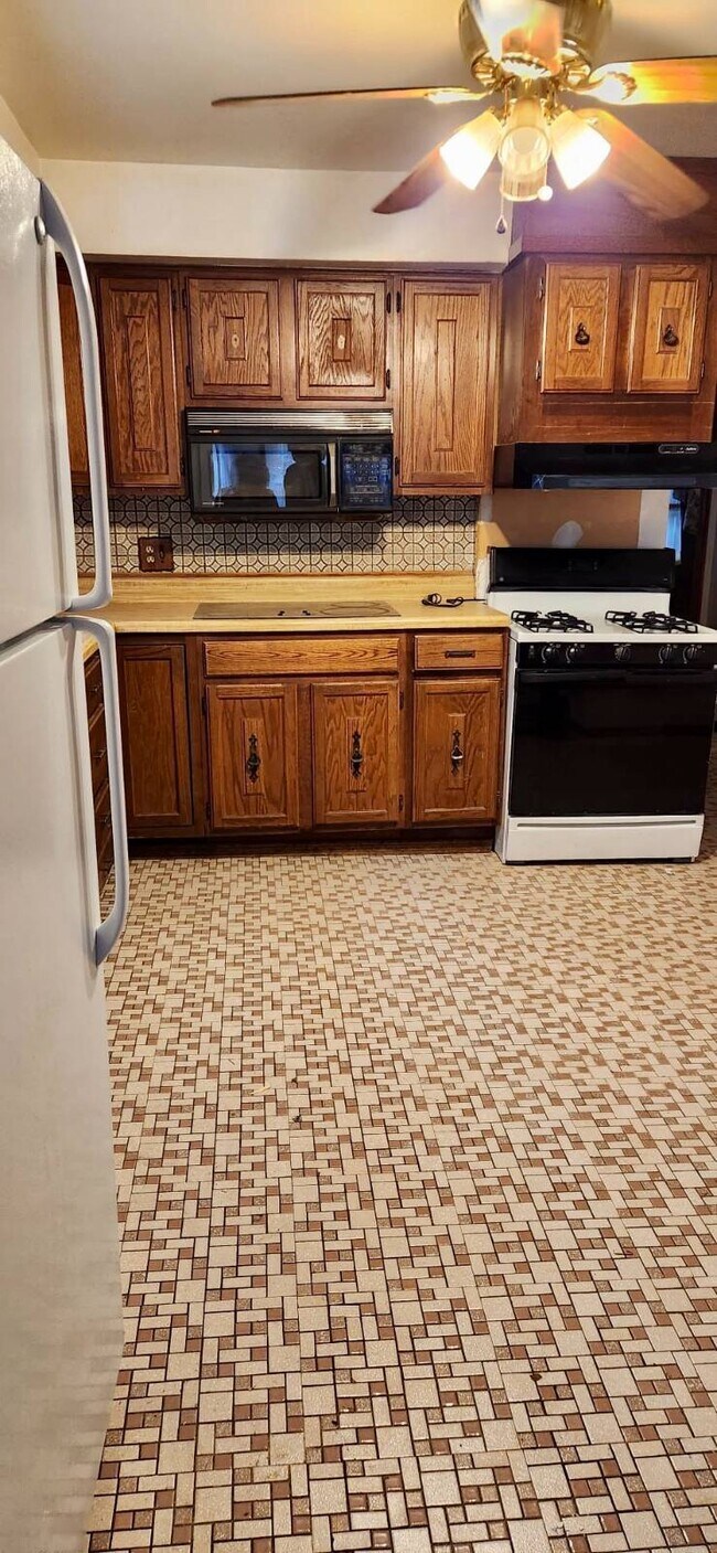 Photo - 16 Mcclellan Ave