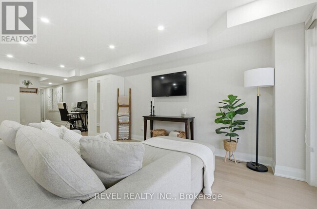 Photo - 69 Pine Gate Pl