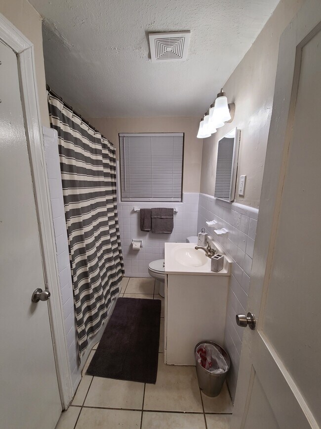 Photo - 238 E 7th St Unit 2