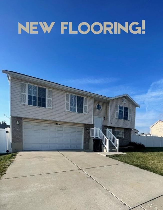 Building Photo - Your New Chapter Starts Here – 5 Bed, 2 Bath Syracuse Home + 2 Weeks Free!