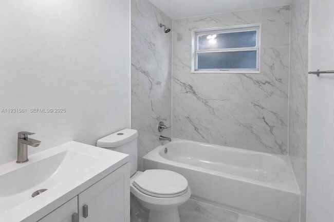 Photo - 638 NE 166th St Unit 4