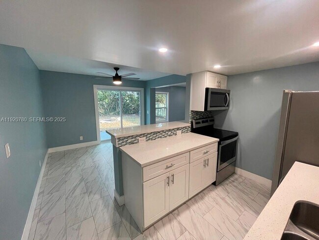 Photo - 330 Sunshine Dr