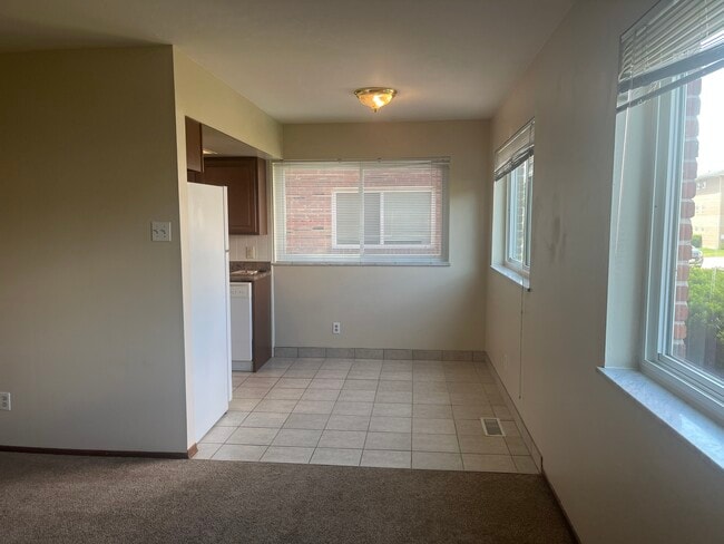 Dining area - 9530 Hyde Park Dr Unit Apt. B