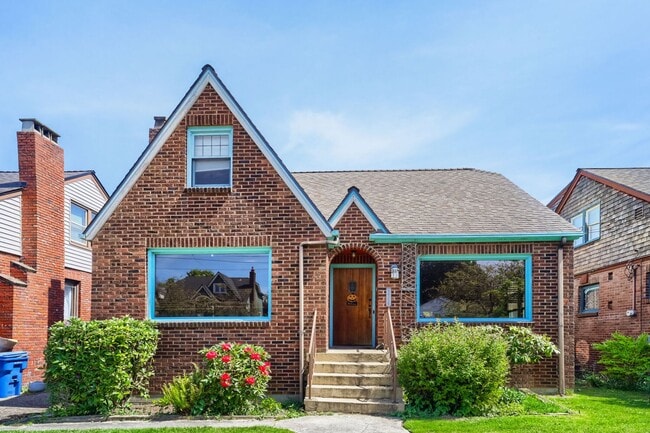 Building Photo - Stunning 3bed/3.5bath Brick Home in Ballard!