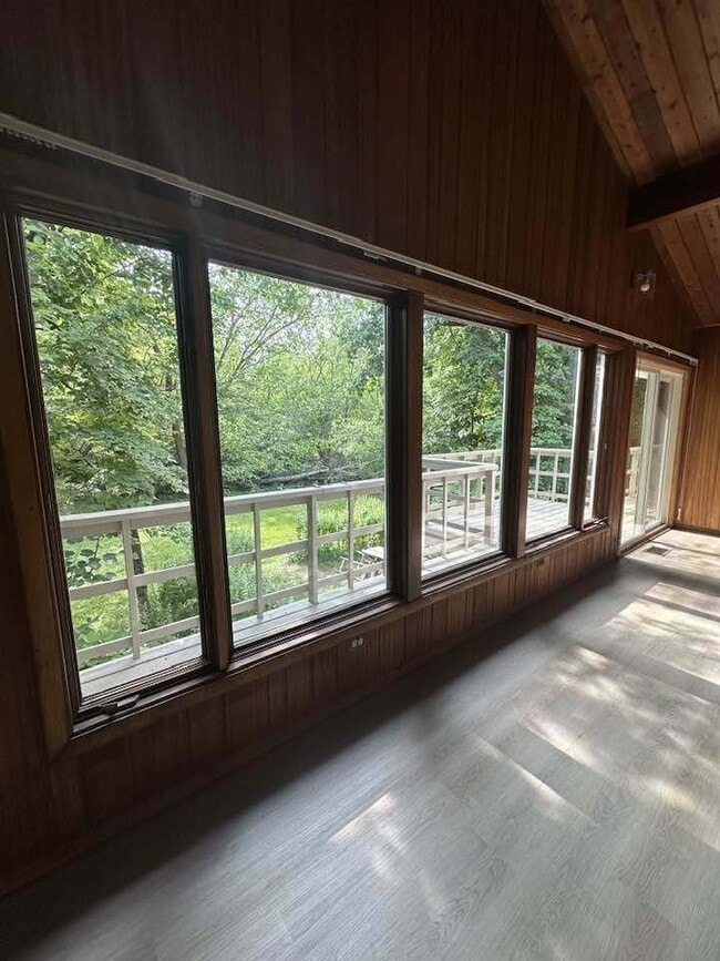 Photo - 2030 Crestwood Ln
