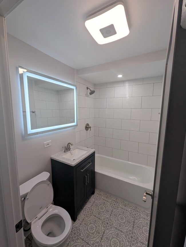 Photo - 1061 E 80th St Unidad 1S