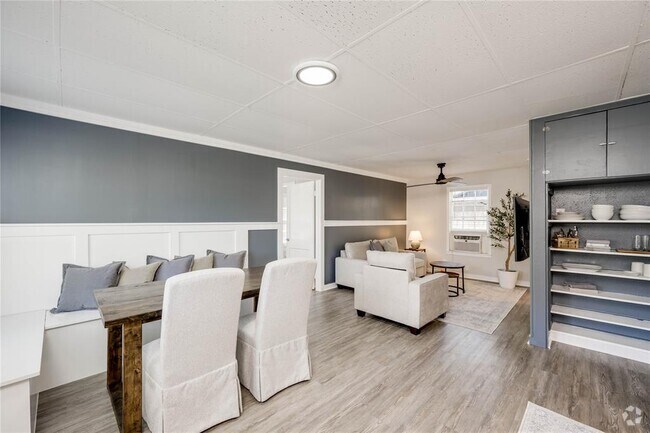 Building Photo - 5000 Lynndale Dr Rental