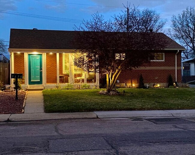 Spacious 5BR House in Denver - Spacious 5BR House in Denver