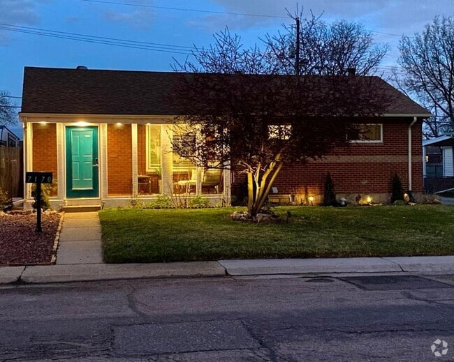 Building Photo - Spacious 5BR House in Denver