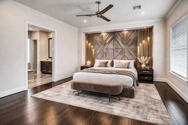 Photo - 2003 Covent Garden Station