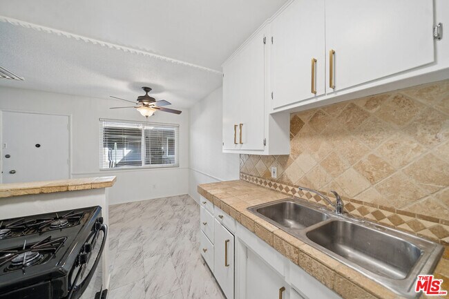 Photo - 7209 Willoughby Ave Unit 2