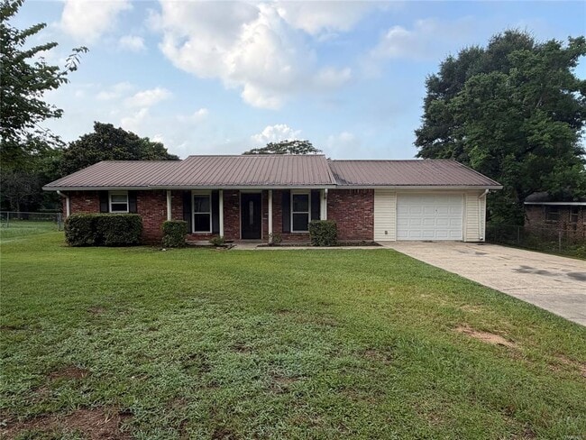 Building Photo - 242 Clubview Dr