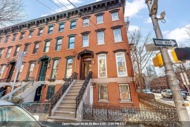 Building Photo - 306 Varick St Unit 1