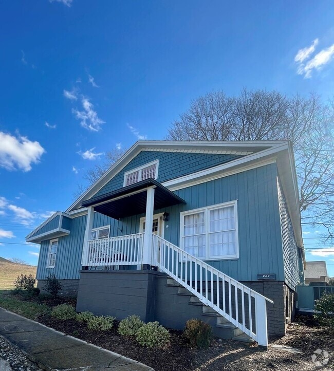 Building Photo - Gorgeous fully furnished home in Cramerton!!