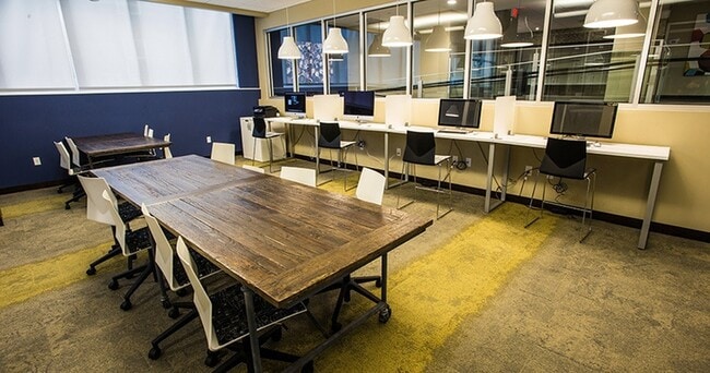 Business-Center-01-WaHu-Minneapolis
