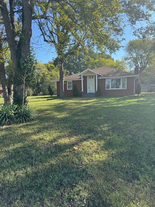 Photo - 3 Bed / 2 bath on 1.2 ACRES - 3 car garage...