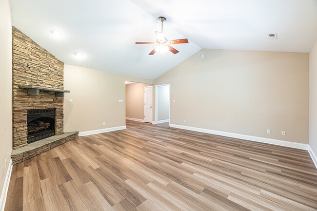 Photo - 637 Marston Ln