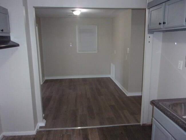 Photo - 1290 N McNeil St