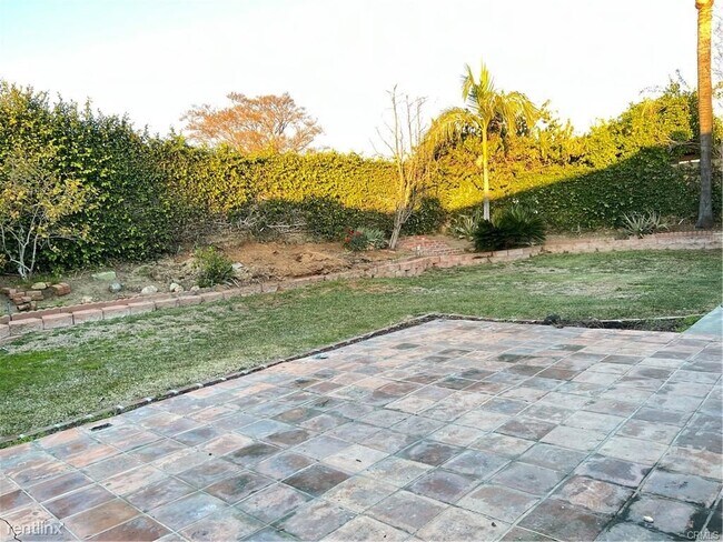 3 br, 2 bath House - 18925 Elizondo St