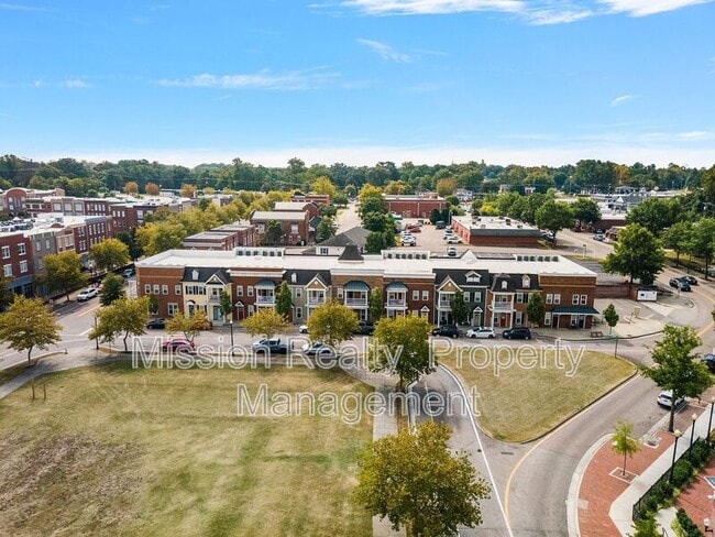 Building Photo - 11905 Centre St Unit 114