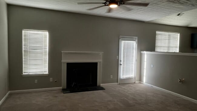 Gas/Wood burning Fireplace in Sunken Family Room - 2800 Carolina Rdg Casa