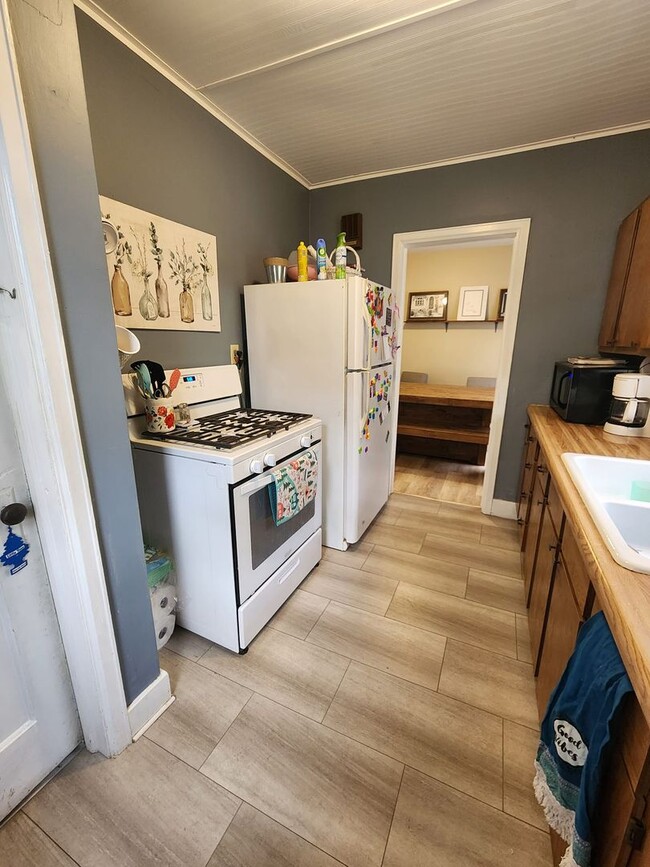 Photo - Cute 3 bedroom house $875