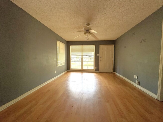 Photo - 654 Ynestra Dr